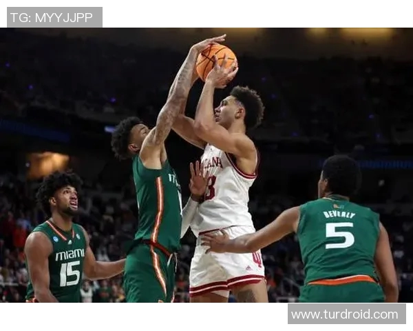 残阵逆袭登顶联盟榜首:团队篮球与顶级防守效率终结冠军悬念 残阵逆袭登顶联盟榜首:团队篮球与顶级防守效率终结冠军悬念