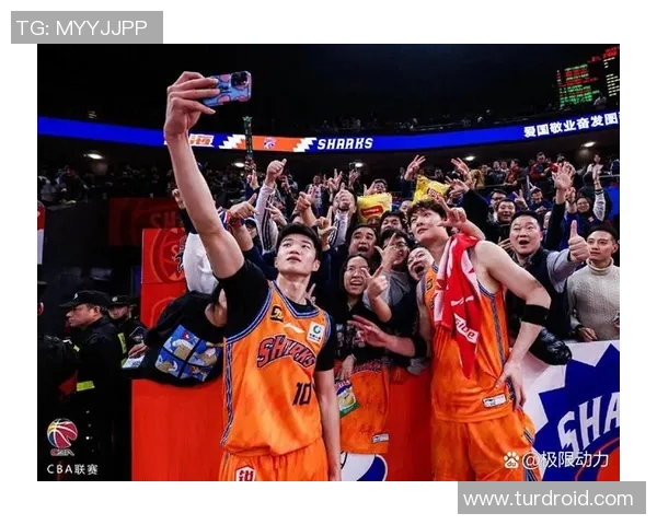 CBA激战上海久事迎战天津队全力争胜展现篮球魅力 CBA激战上海久事迎战天津队全力争胜展现篮球魅力